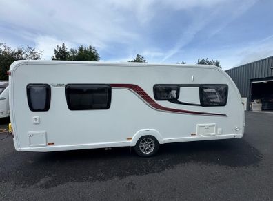 2016 Swift Conqueror 580 Fixed Island bed