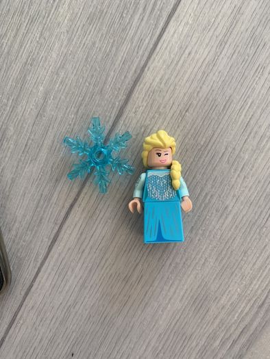 Lego Elsa minifigure