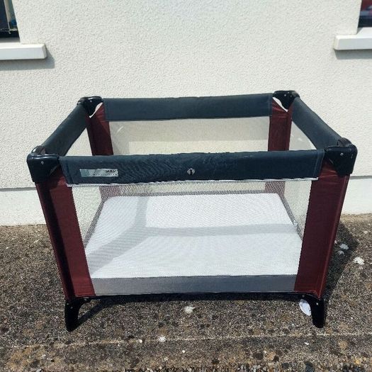 Travel cot