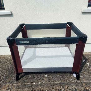 Travel cot