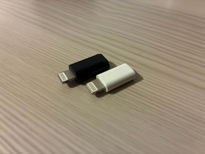 2PCS - 2x Micro USB (Female) to Lightning (Male)