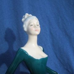 REGAL LADY (Royal Doulton HN 2709) - a finely produced figurine (1970's / 1980's). 7 5/8" (193mm) height.