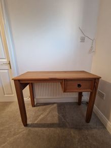 Dresser table