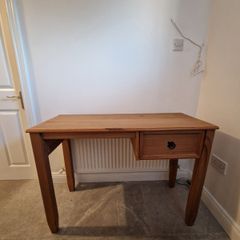 Dresser table