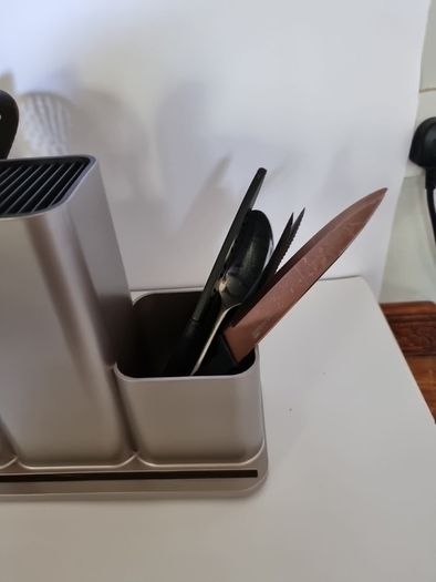 Utensils holder