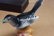 Bird figurine