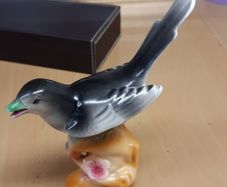 Bird figurine