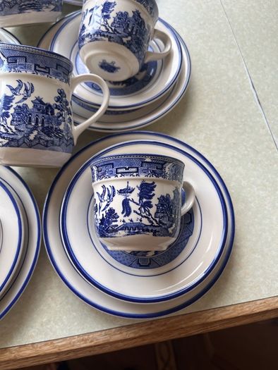 Vintage Arklow Pottery "Willow " 20 piece Teaset in Mint condition