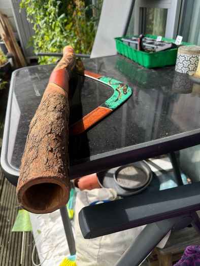 Authentic Aboriginal boomerang and didgeridoo, 88cm