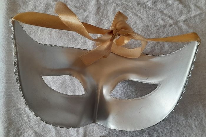 carnival mask (colour: gold/silver)