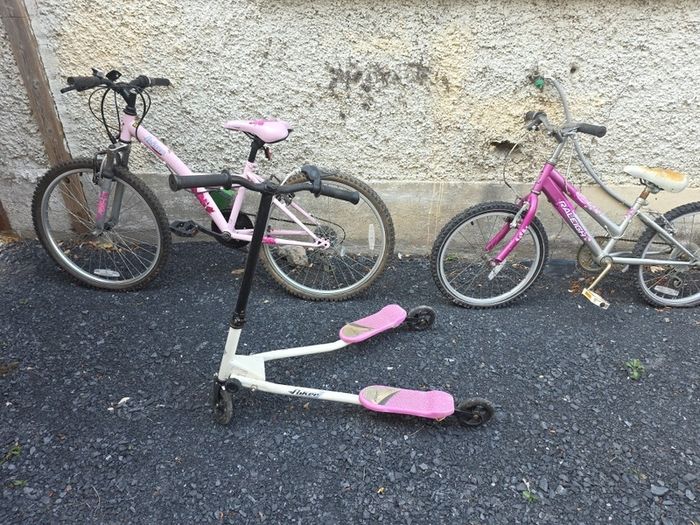 2 girls bike's
