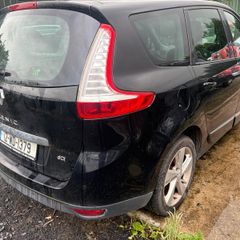 2012 Renault Scenic for parts