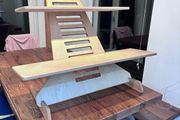 Standing workstation