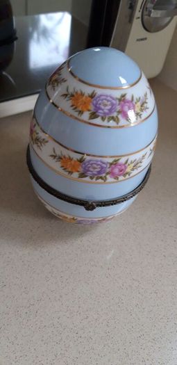 Beautiful Limoges French porcelain Egg