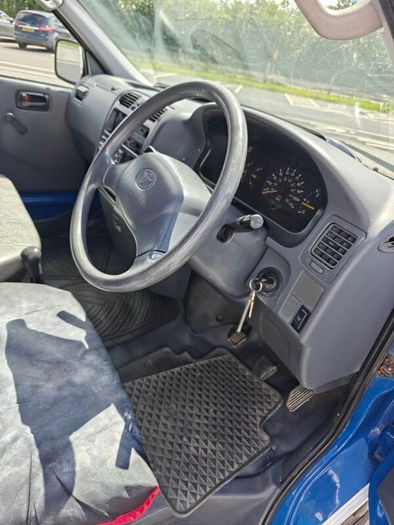 2003 Toyota hiace