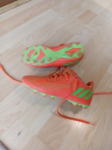 kids football boots