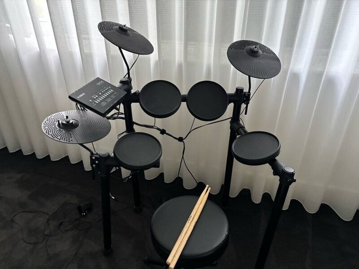 Yakama DTK402K Electronic Drum Kit