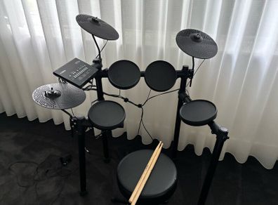 Yakama DTK402K Electronic Drum Kit