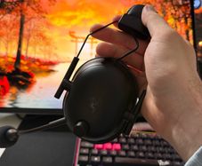Razer BlackShark V2 Pro (2023) for PC-Premium E-Sports Headset (HyperClear Super Wideband Mic, TriForce Titanium 50 Mm Driver, HyperSpeed Wireless Technology, Up to 70Hrs Battery)