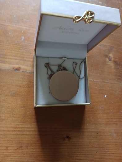 Neckpiece