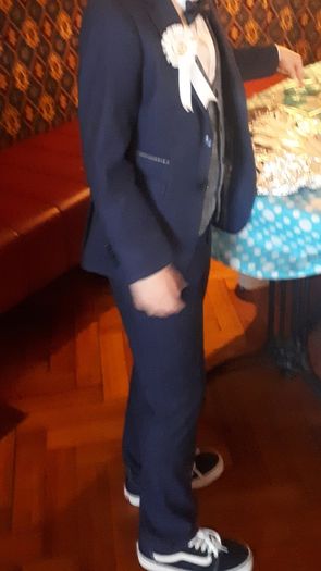 Boys 5 Piece Blue Royal Benetti Suit (Age8, Chest 28)