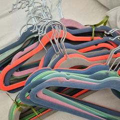 Kids Velvet Clothes Hanger, 30 Hangers, Ultra-Thin Space Saving Organisers, Non-Slip Nursery Hangers for Babies, Infants, Toddlers and Kids