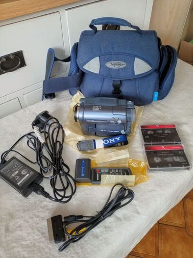 Sony Video Hi 8 Handycam with Original accessories