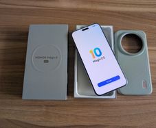 Honor Magic 8 Pro 512gb, Silver, European Model, 100% battery health, 47 Cycle count, Always used with case and hydro gel screen protector. in excellent condition