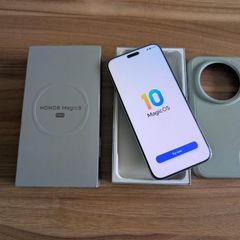 Honor Magic 8 Pro 512gb, Silver, European Model, 100% battery health, 47 Cycle count, Always used with case and hydro gel screen protector. in excellent condition