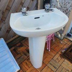 Pedestal sink