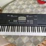 Electric piano keyboard Image 3