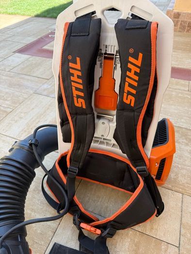 STIHL BGA 300 blower with STIHL ADA1000 dual battery backpack adapter