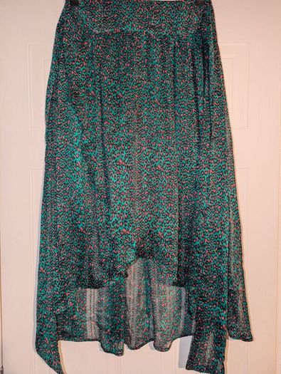 Stunning hi--lo midi skirt from Rowan Avenue