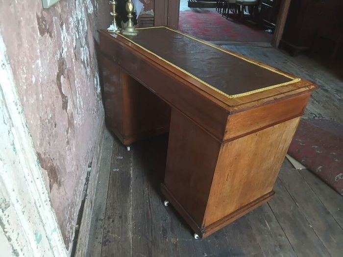Victorian antique walnut pedestal desk