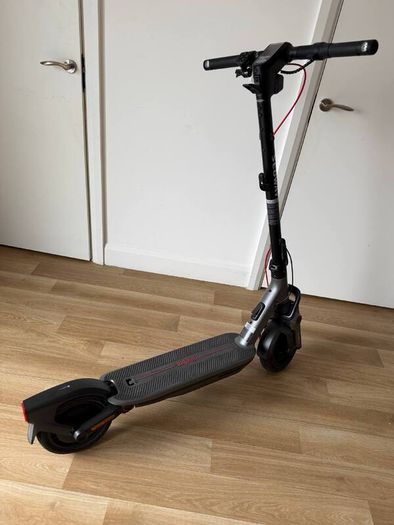 Ninebot F3 Electric Scooter