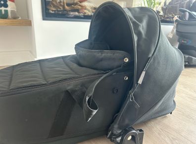 babyzen basinet and fixings