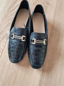 Ladies shoes