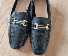 Ladies shoes
