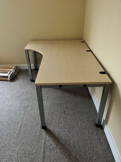Sturdy office desk