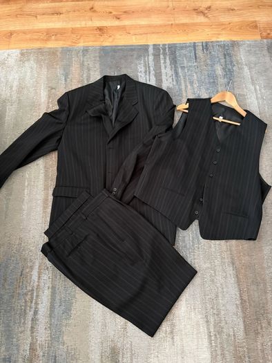 Mens 3 piece suit black with brown lines 58L