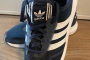 kids runners trainers Adidas swift run X Core  size 2 brand new