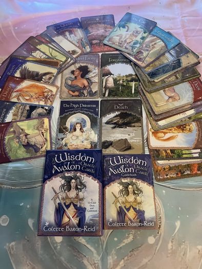 The Wisdom of Oracle AVALON Cards. Gold Education.