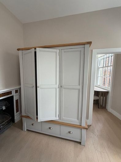 Doune 3dr wardrobe/Taupe & Oak/Excellent Condition