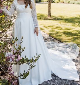 Wedding dress fits size 10