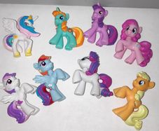 Vintage 2010 Hasbro My Little Pony 8 mini figures