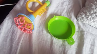 PRICE 7 EURO Bubbles set .barely used