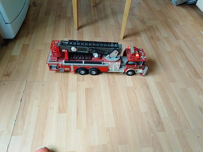 Fire engine siren ladder goes up turns and back down again goes along with steering all remote control