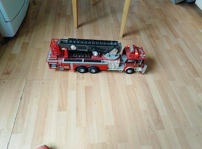 Fire engine siren ladder goes up turns and back down again goes along with steering all remote control