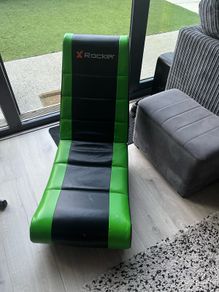 Video gaming chair