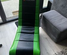 Video gaming chair